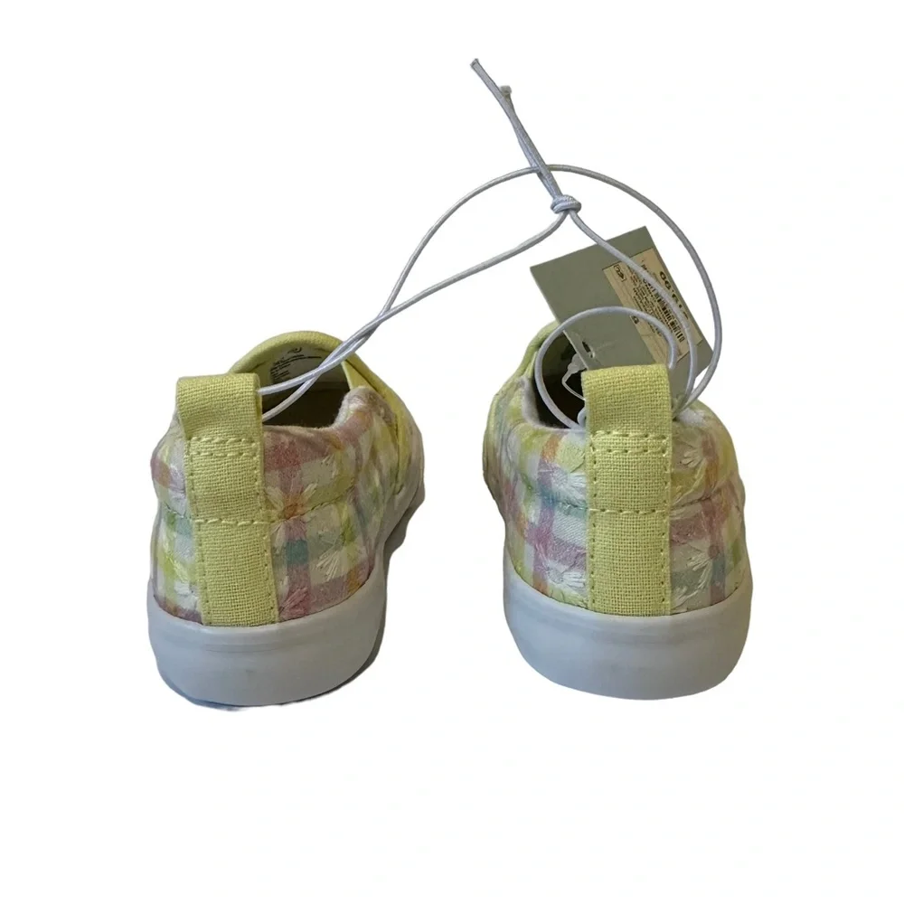 NWT Cat & Jack slip on Keagan Sneakers. Pastel colors in background.